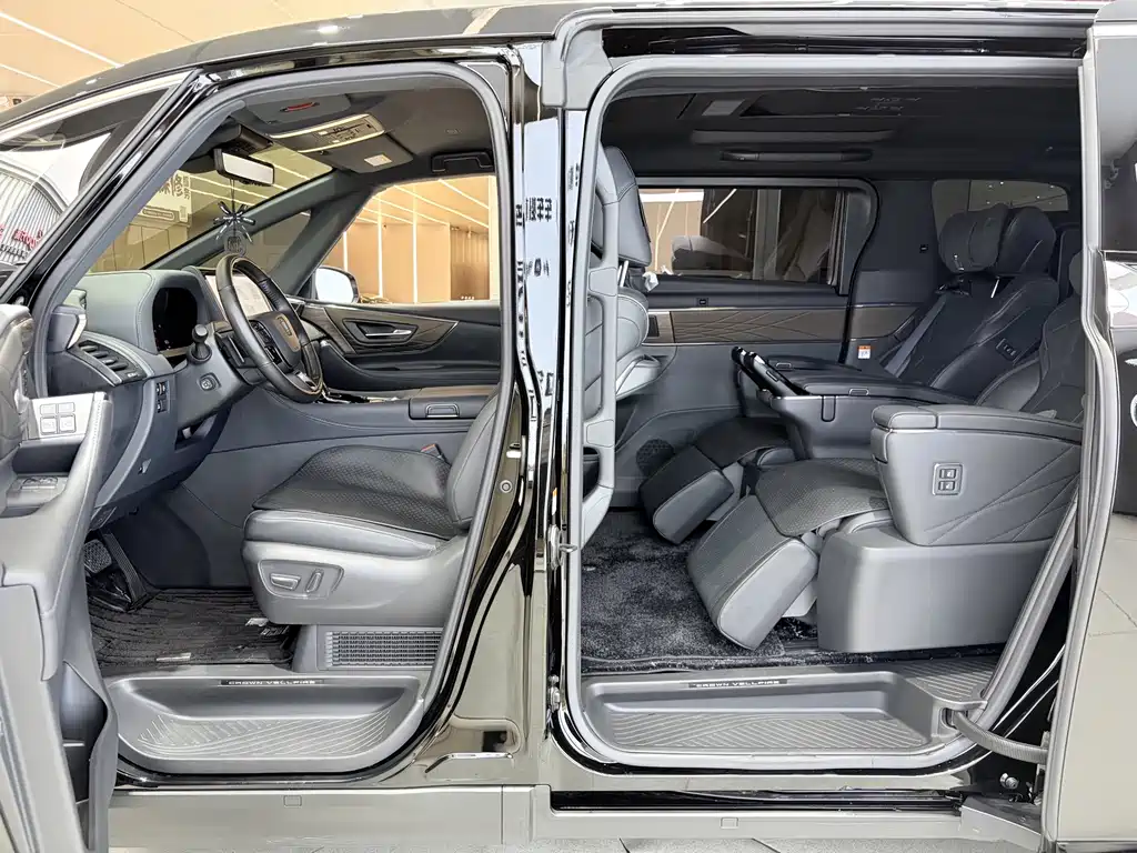 Toyota Vellfire 2025 — фото 9