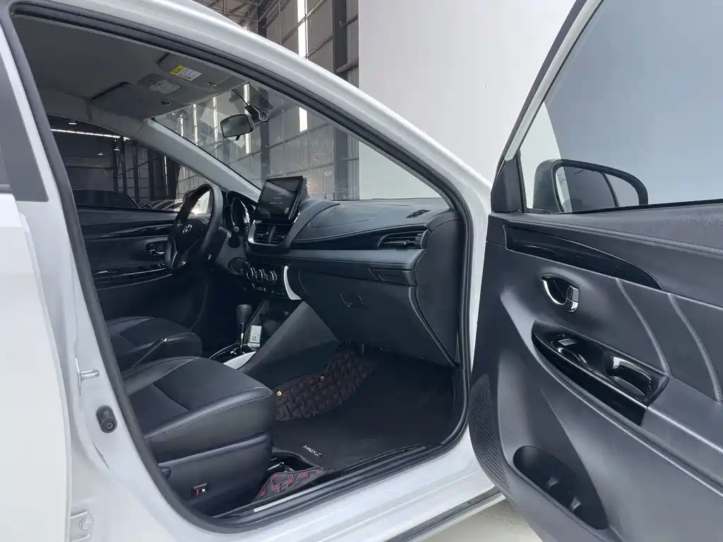 Toyota Yaris L 2022 — фото 28