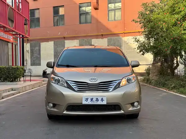 Toyota Sienna 2011