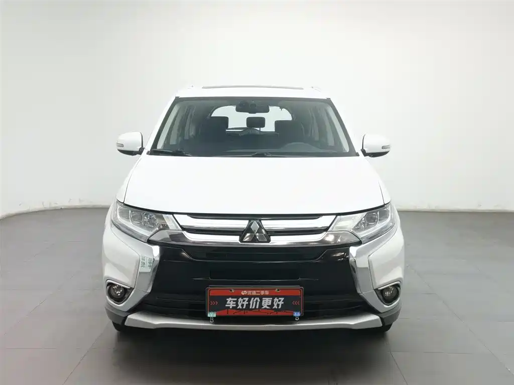 Mitsubishi Outlander 2018 — фото 3