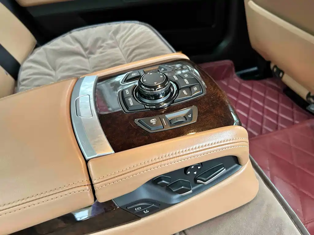 BMW 7 Series 2013 — фото 17