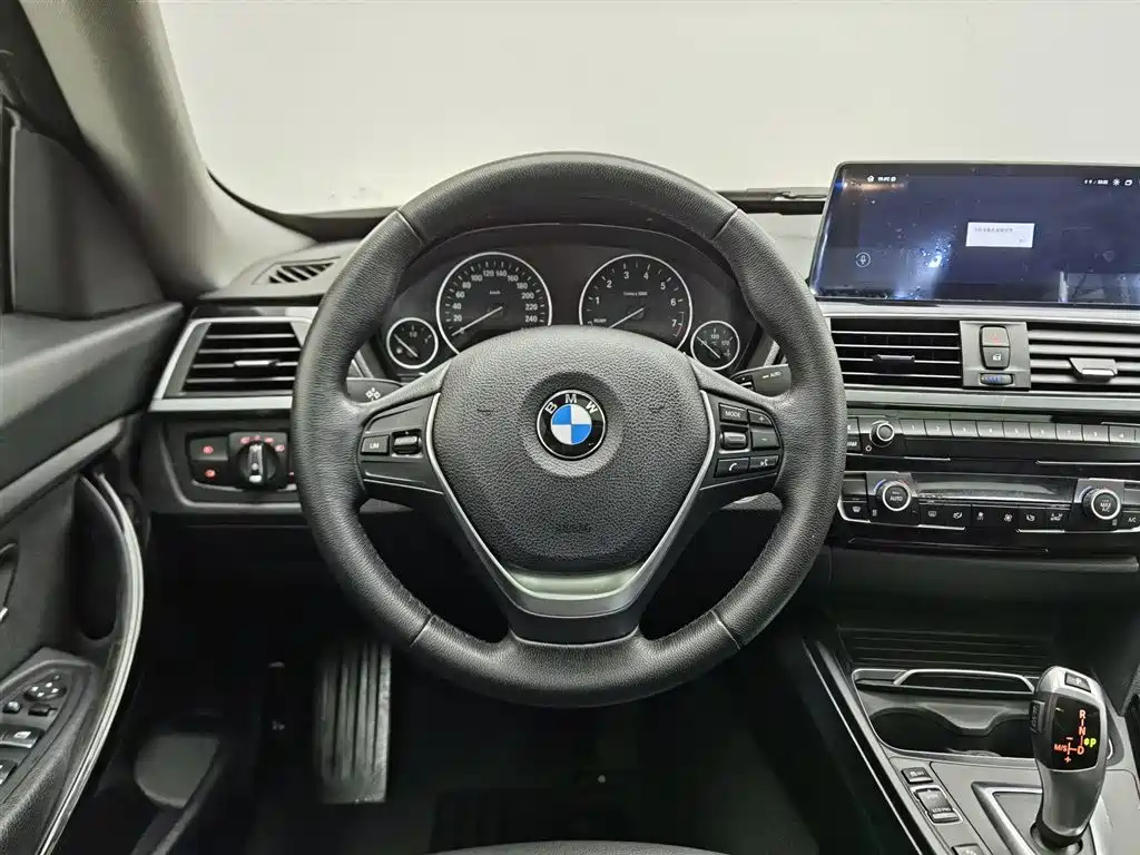 BMW 3 Series GT 2018 — фото 11