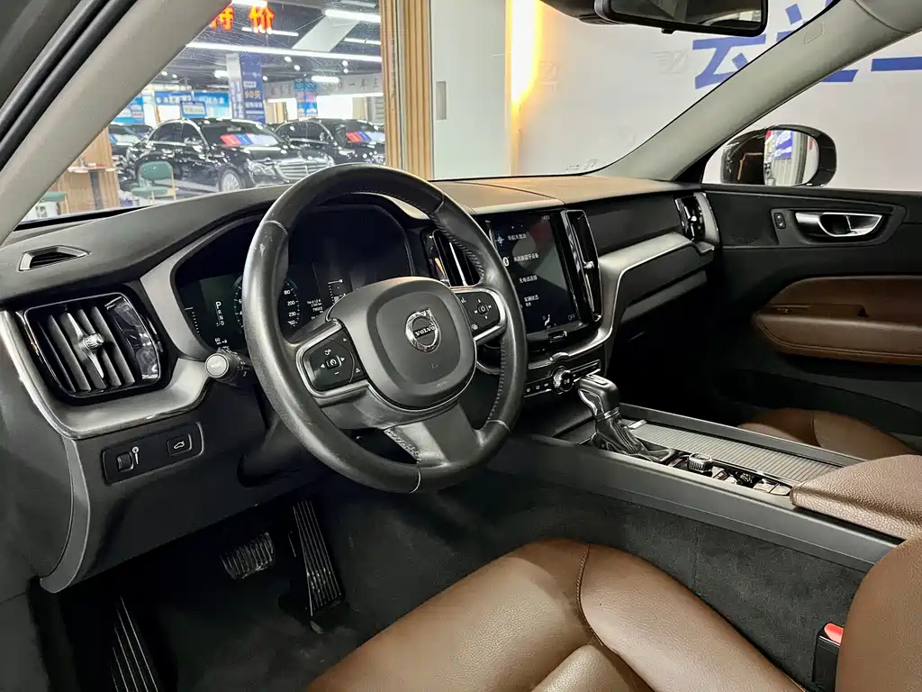 Volvo XC60 2020 — фото 10