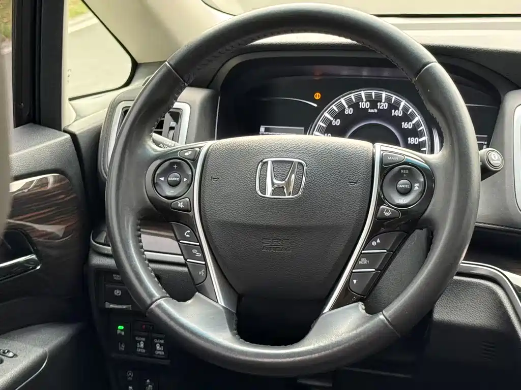 Honda Odyssey 2018 — фото 13