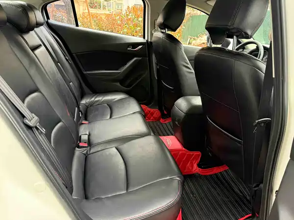Mazda 3 Axela 2016