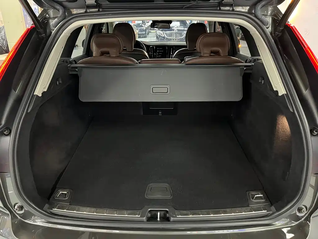 Volvo XC60 2020 — фото 9