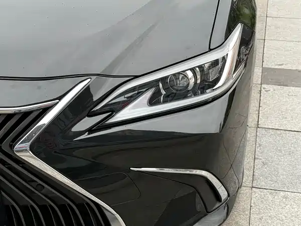 Lexus ES 2018