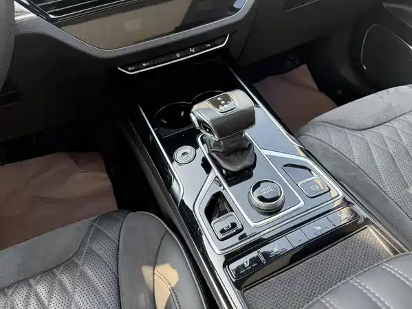Hongqi HS5 2022