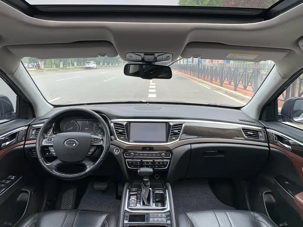GAC Motor Trumpchi GS8 2017 — фото 31