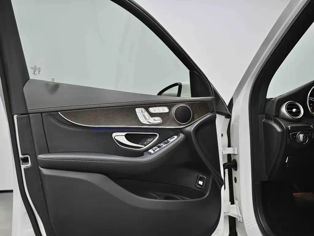 Mercedes-Benz GLC 2020 — фото 28