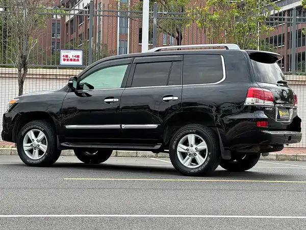 Lexus LX 2013