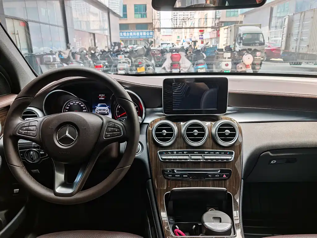 Mercedes-Benz GLC 2018 — фото 11