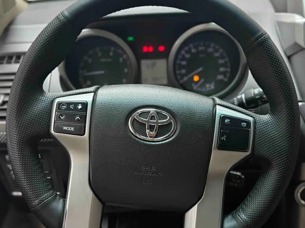 Toyota Prado 2011 — фото 12