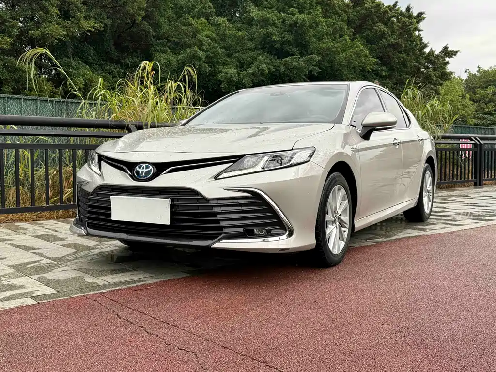Toyota Camry 2021 — фото 1