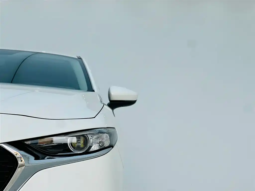 Mazda 3 Axela 2021 — фото 10