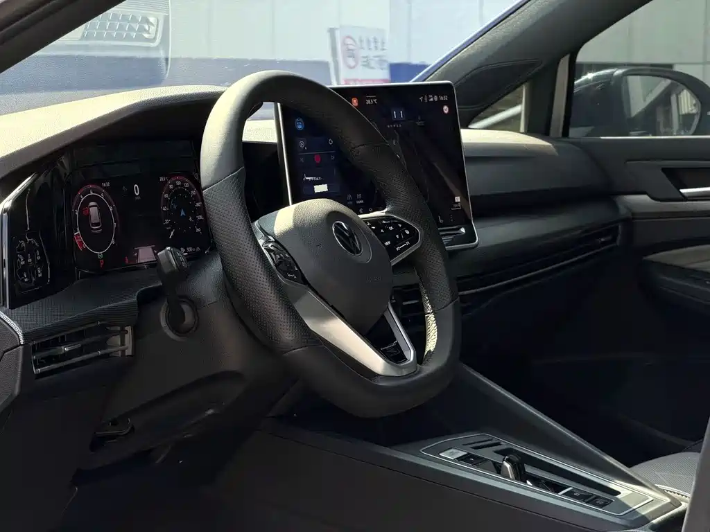 Volkswagen Golf 2025