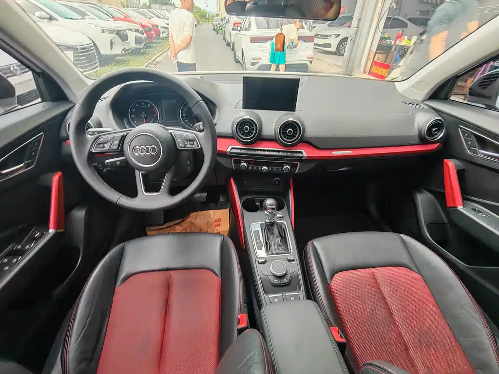 Audi Q2L 2019