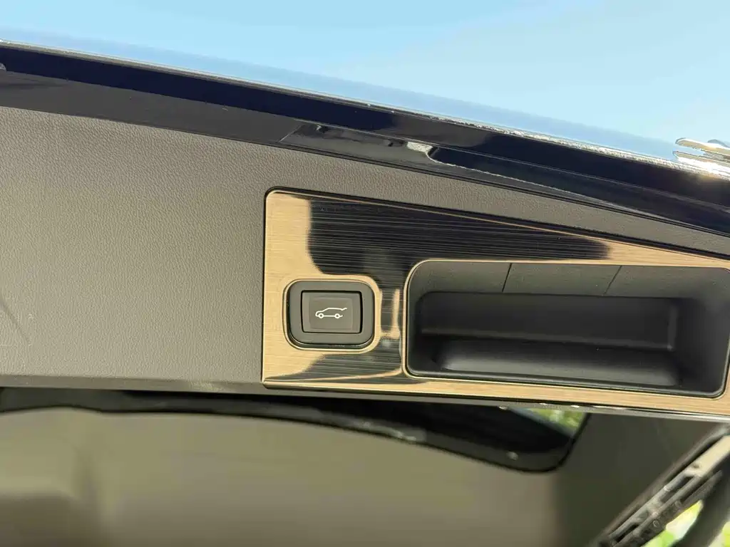 Cadillac XT5 2024 — фото 12