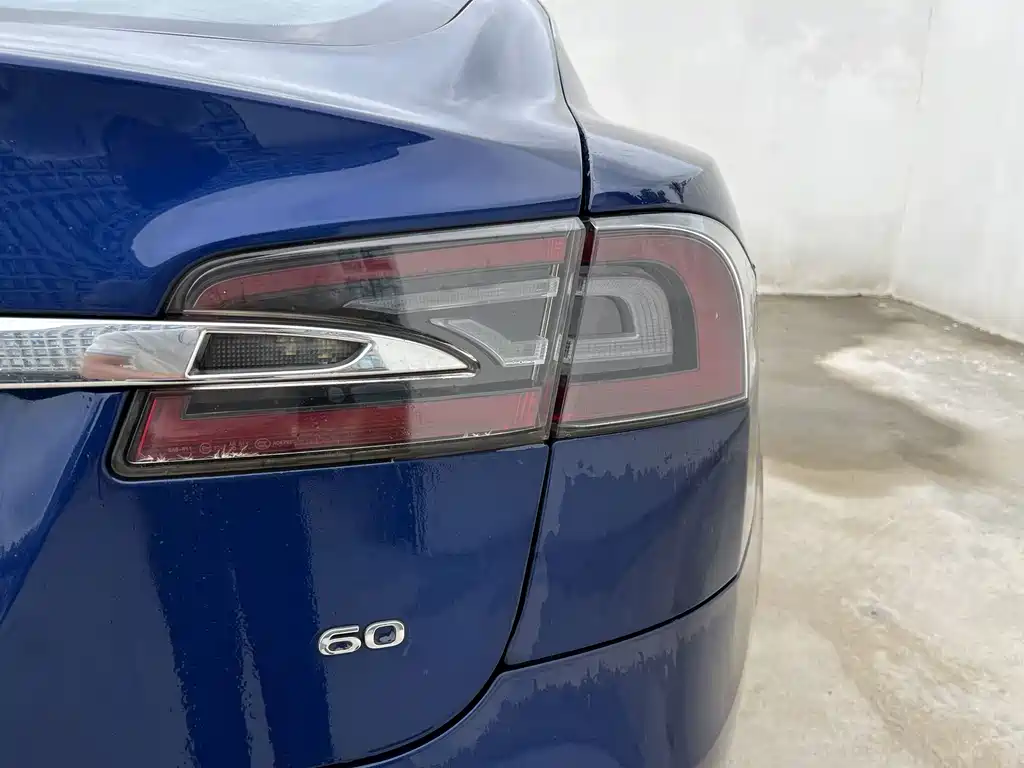 Tesla Model S 2017 — фото 14