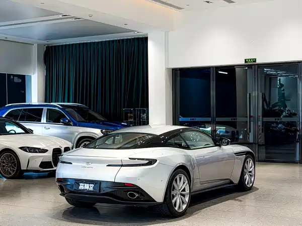 Aston Martin DB11 2019