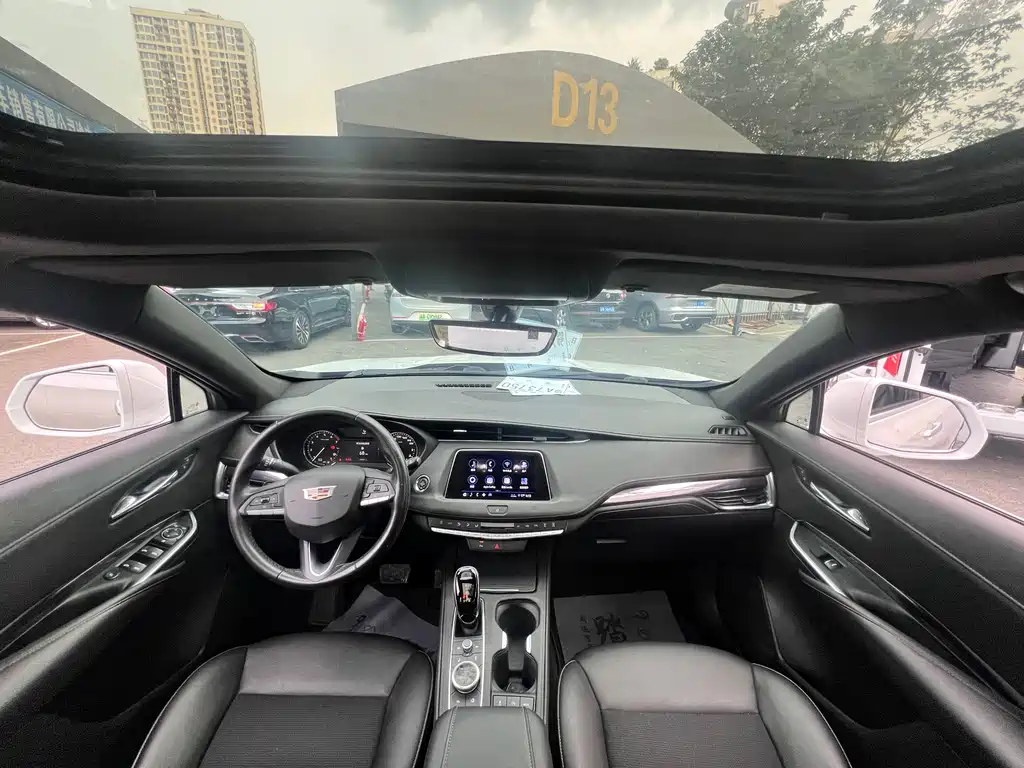 Cadillac XT4 2020 — фото 18