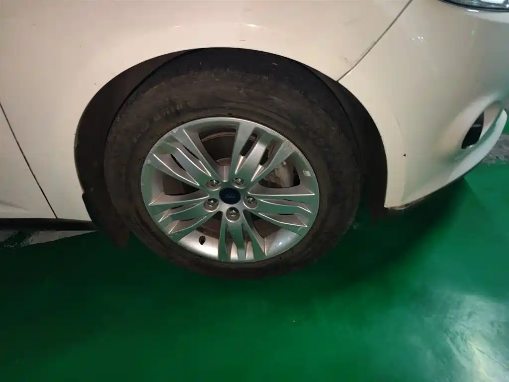 Ford Focus 2015 — фото 26