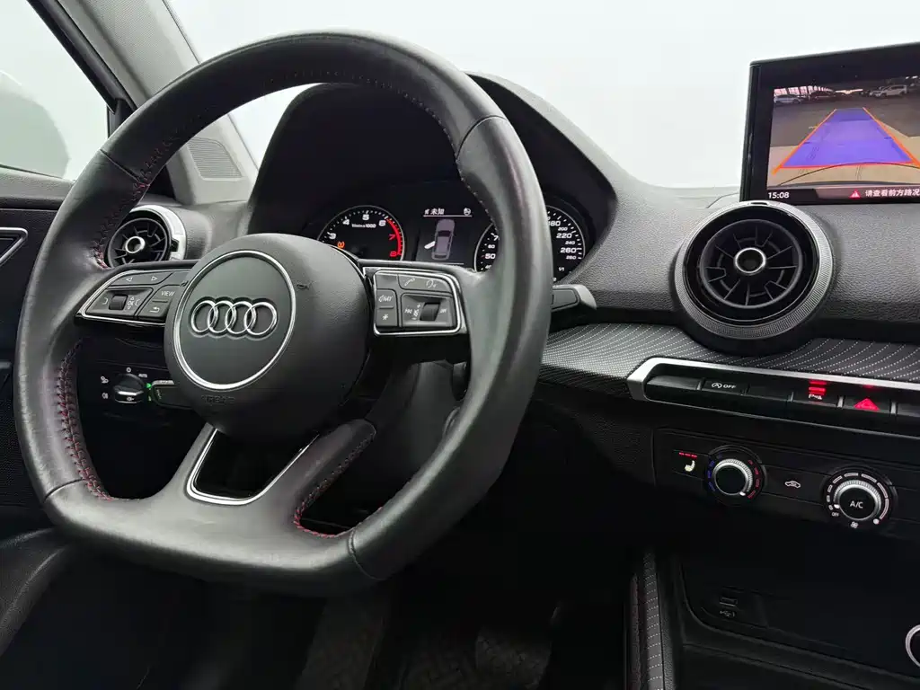 Audi Q2L 2021 — фото 10