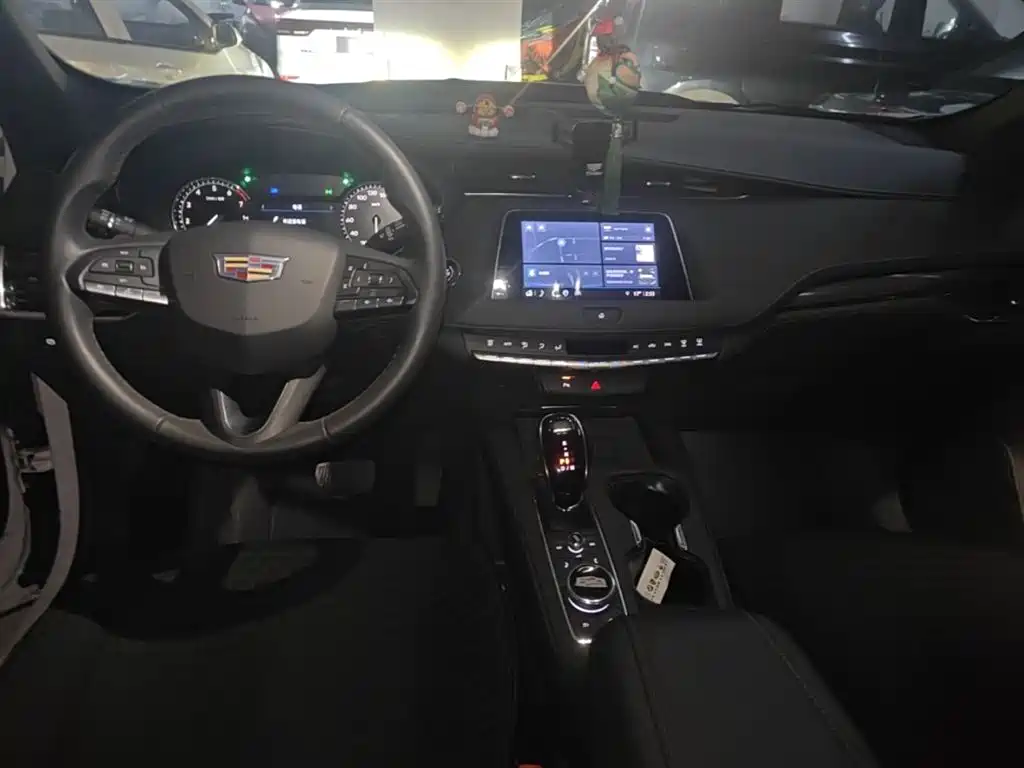 Cadillac XT4 2023 — фото 10
