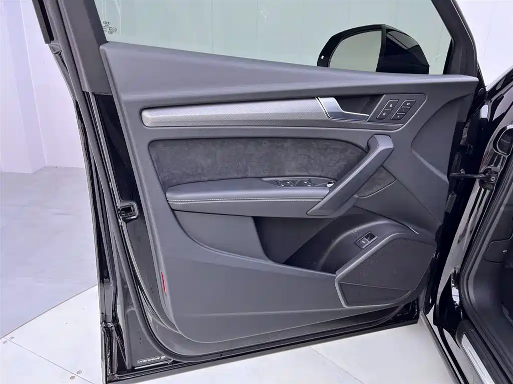 Audi Q5L Sportback 2023 — фото 17