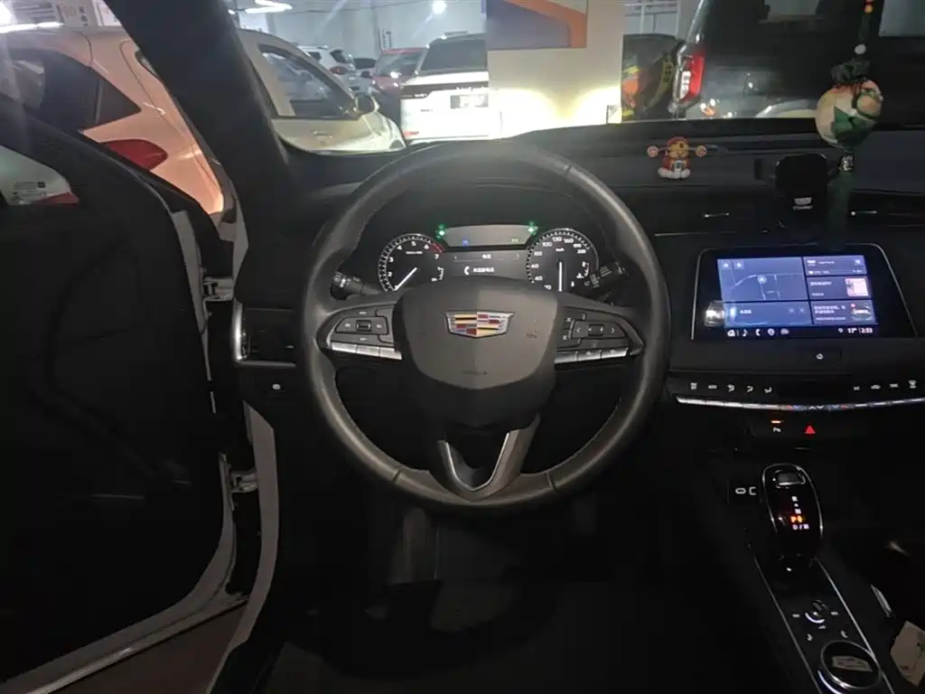 Cadillac XT4 2023 — фото 11