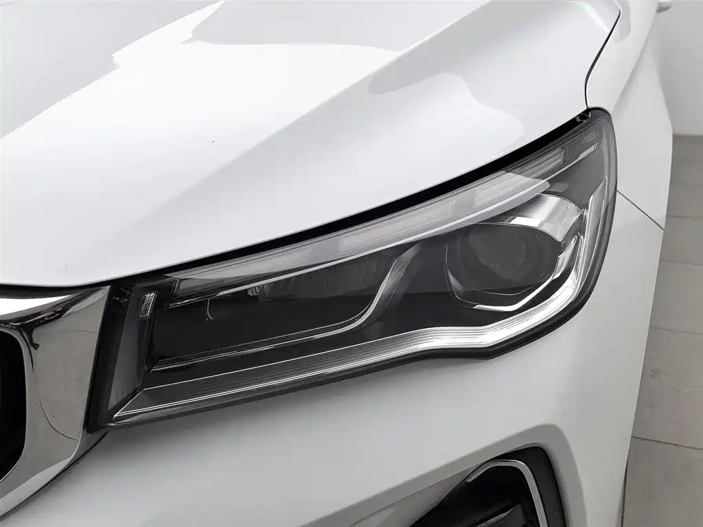 Geely Emgrand 2022