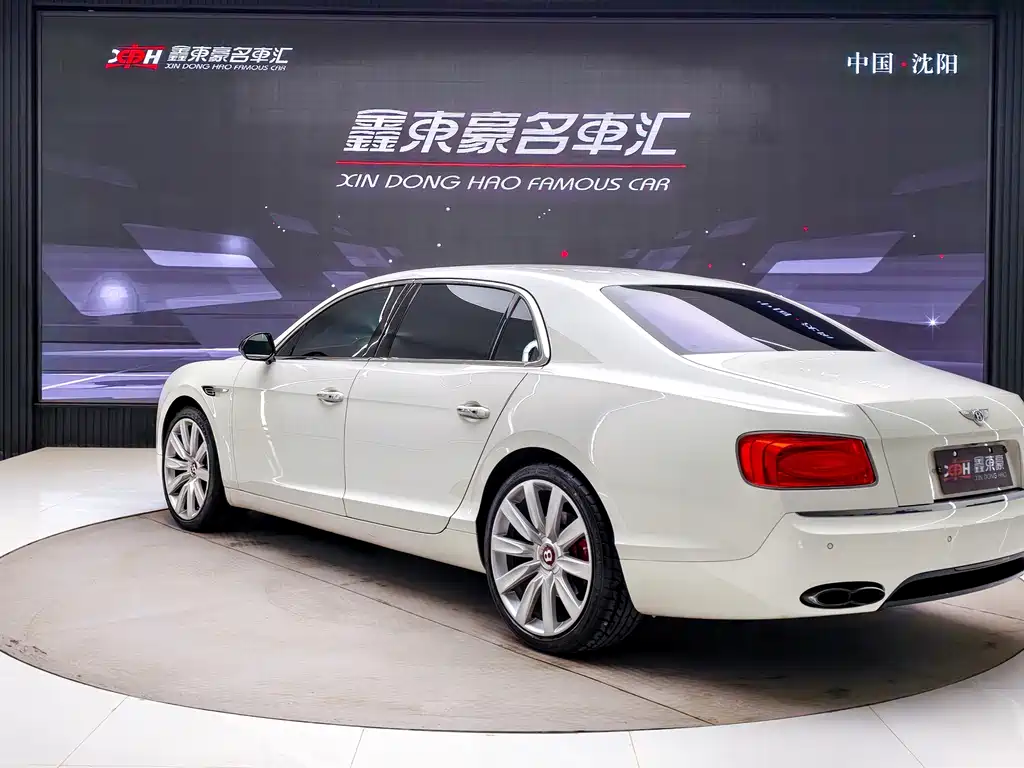 Bentley Flying Spur 2018 — фото 8