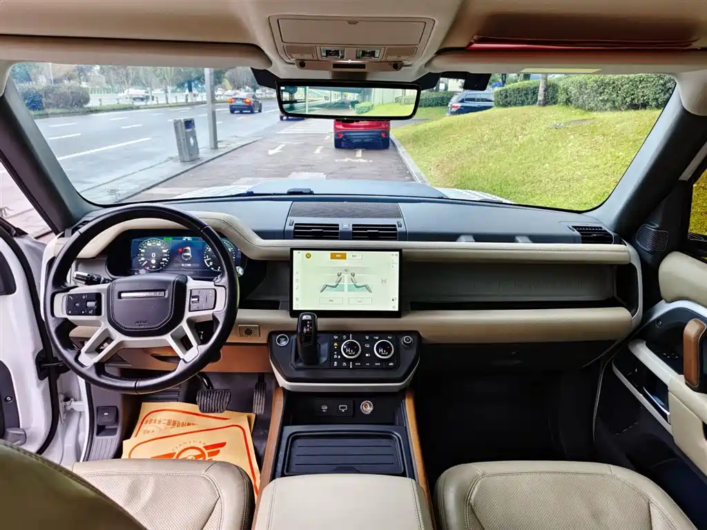Land Rover Defender 2022 — фото 11