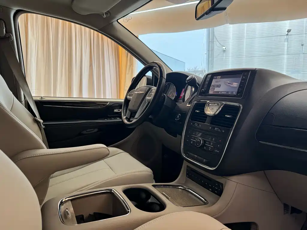 Chrysler Grand Voyager 2014 — фото 16