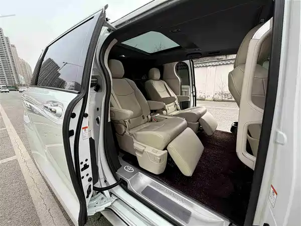 Toyota Granvia 2023