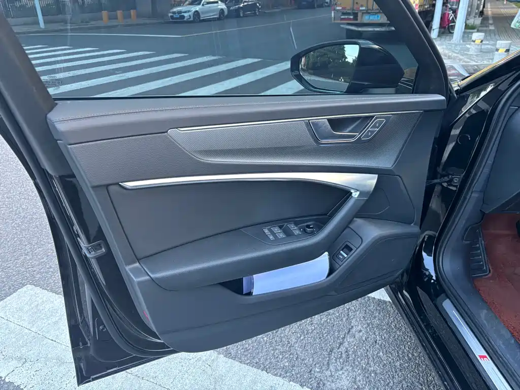 Audi A6L 2025