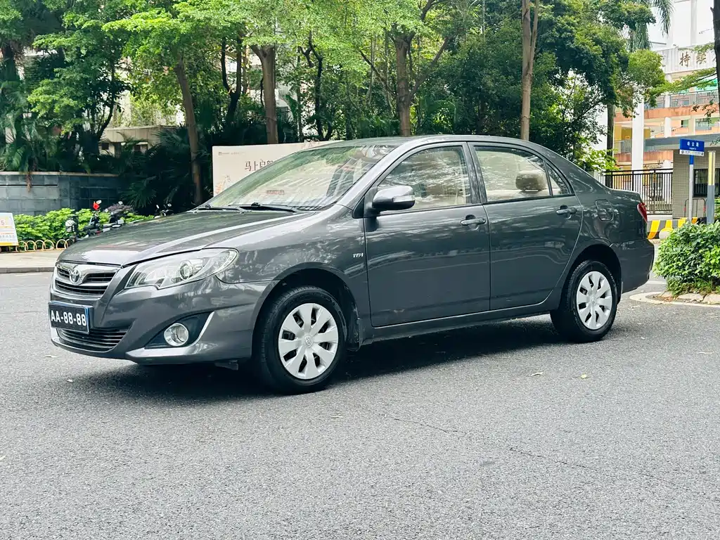 Toyota Corolla 2015 — фото 1