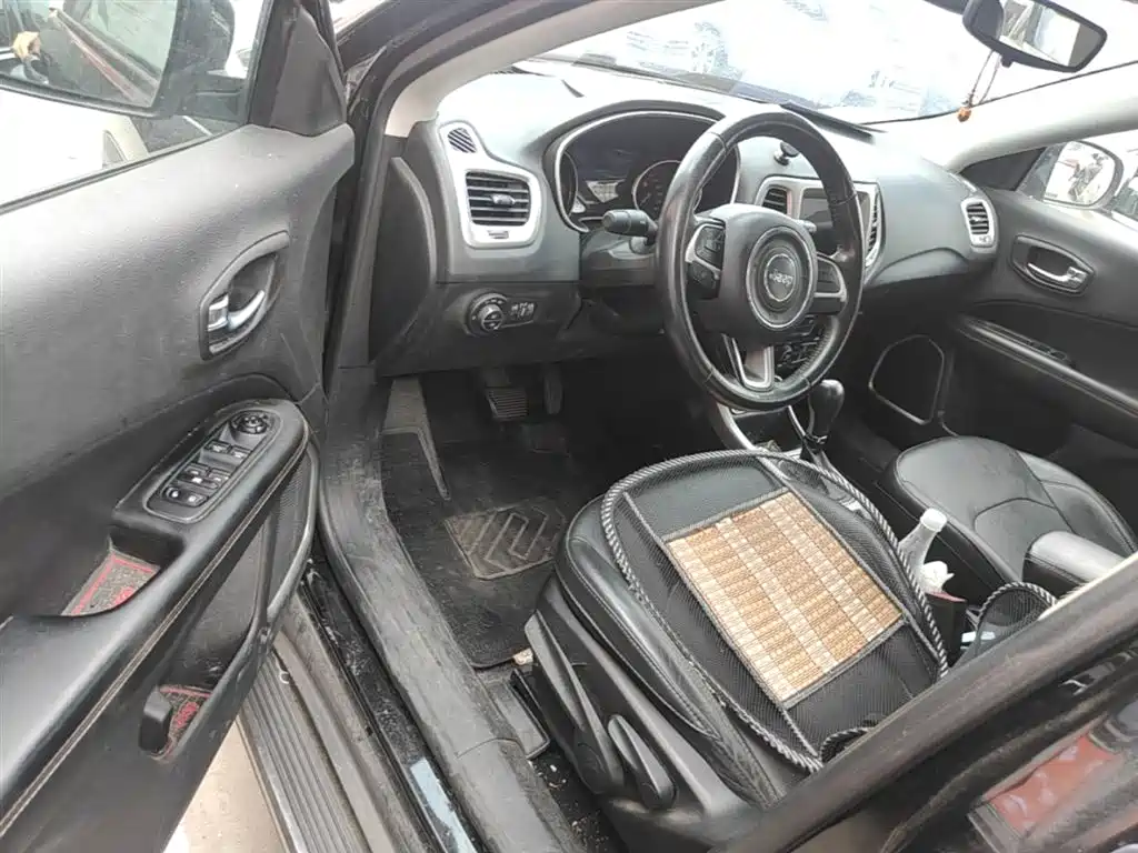 Jeep Compass 2017 — фото 12