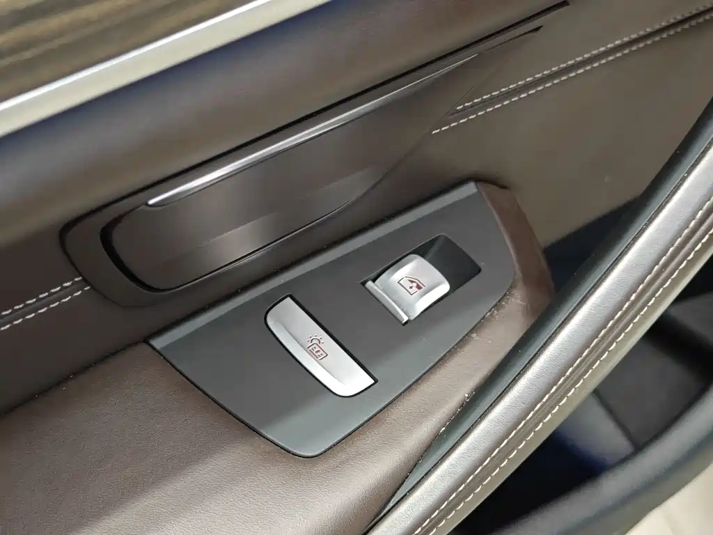 BMW 5 Series New Energy 2018 — фото 23