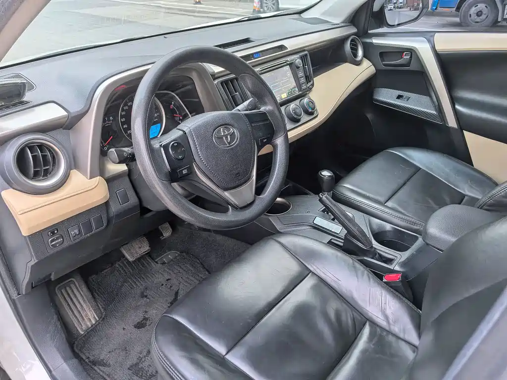 Toyota RAV4 2016 — фото 10