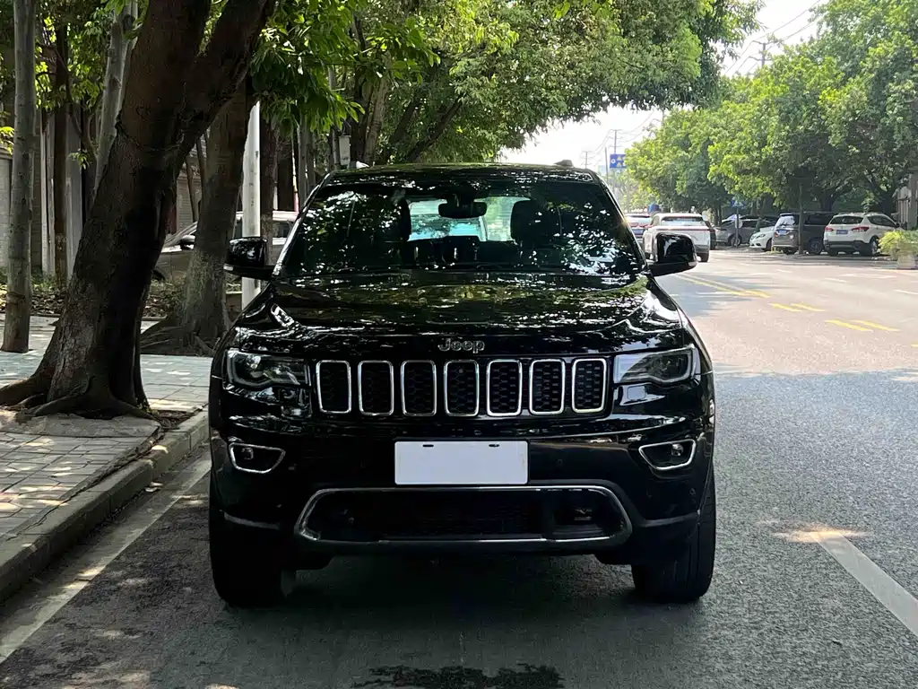 Jeep Grand Cherokee 2022 — фото 2