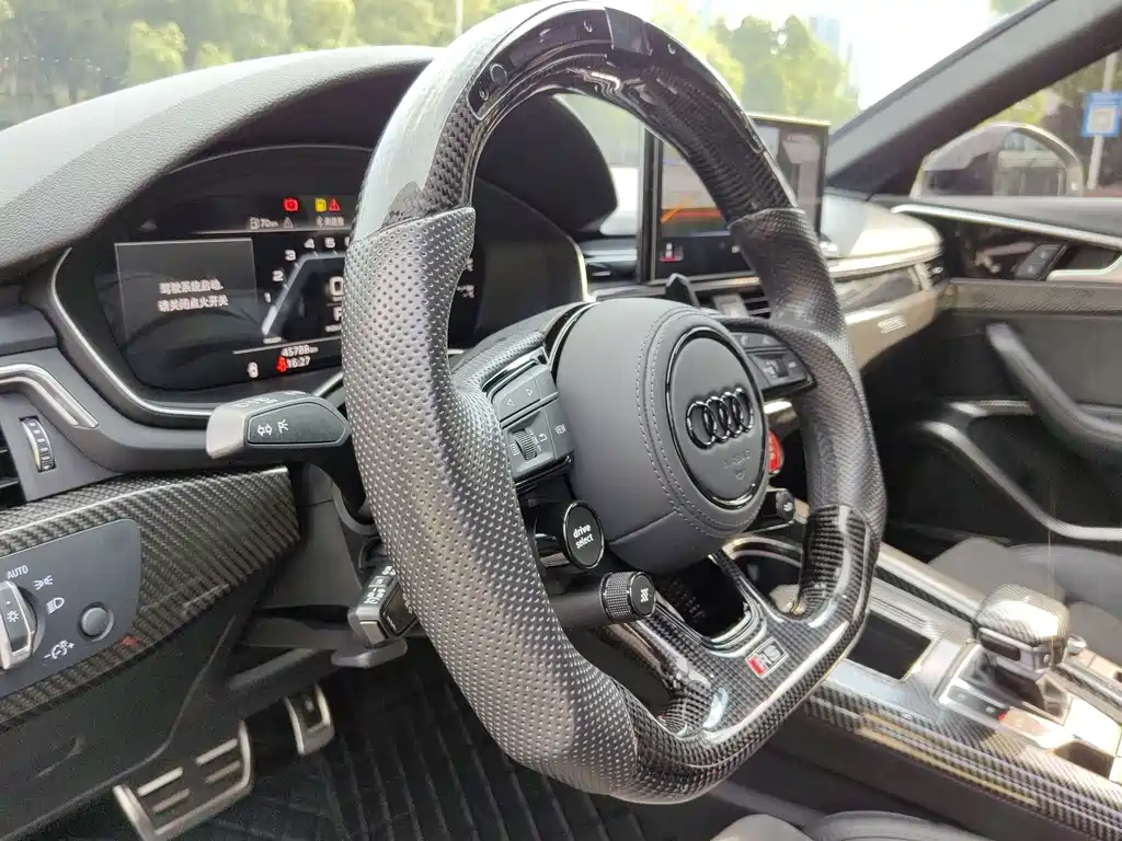 Audi A4L 2023 — фото 26