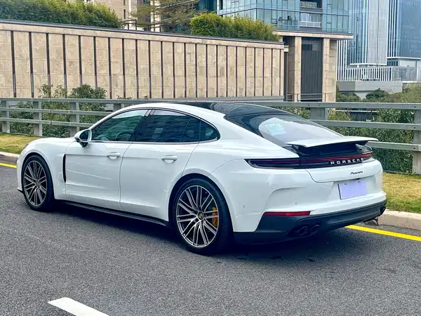Porsche Panamera 2024