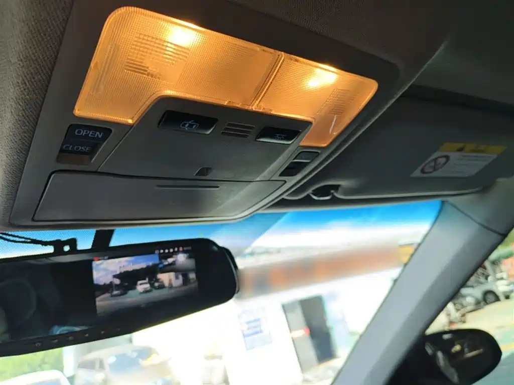 Toyota Camry 2016 — фото 18