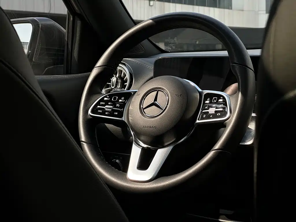 Mercedes-Benz GLB 2023 — фото 13