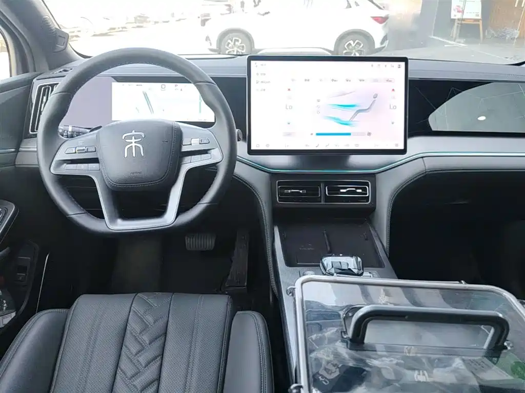 BYD L DM-i 2025 — фото 10