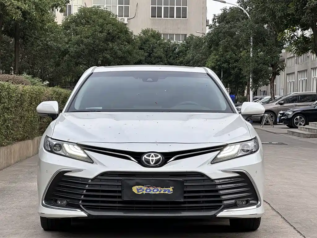 Toyota Camry 2022 — фото 2