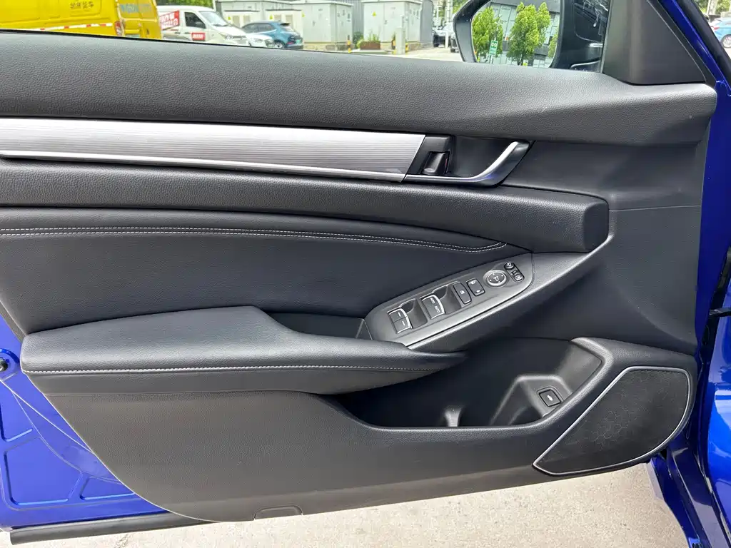 Honda Accord 2018 — фото 12