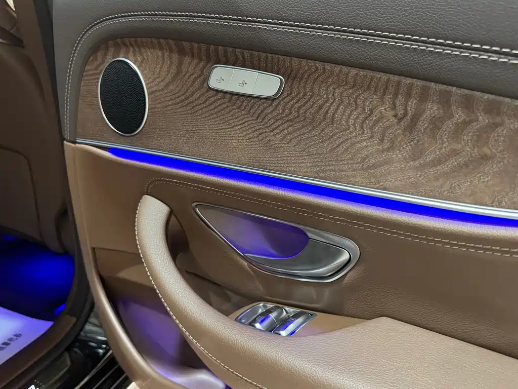 Mercedes-Benz E-Class 2023 — фото 8