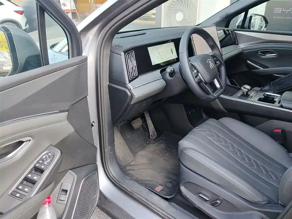 BYD L DM-i 2025 — фото 16